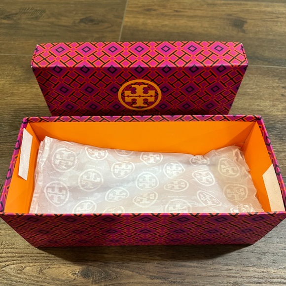 COPY - Set of Tory Burch Shopping Bags and Shoe Box - Picture 10 of 10